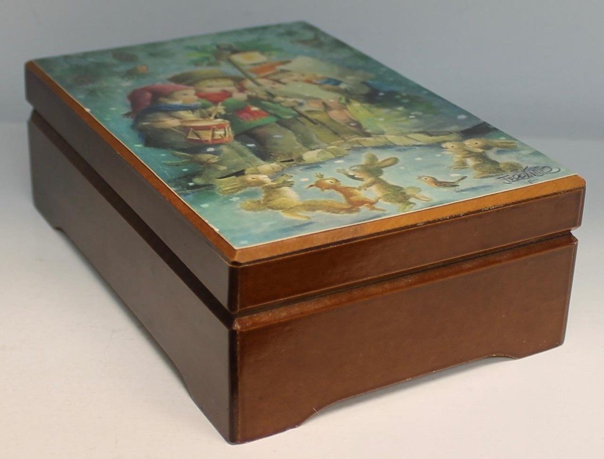 1978 Juan Ferrandiz Schmid Music Jewelry Box plays We Wish You A