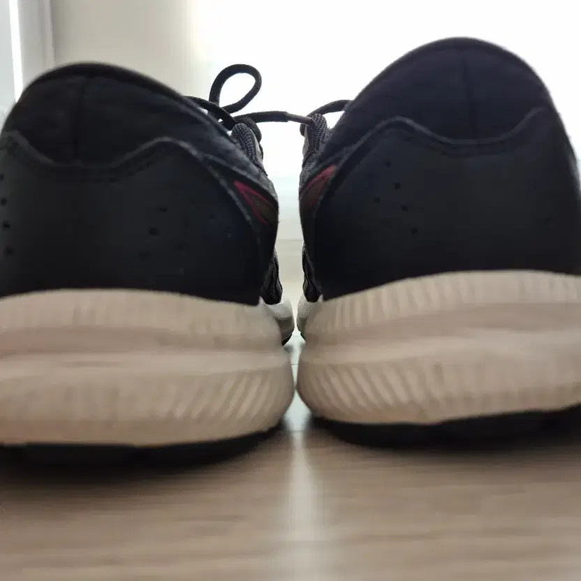 Asics Gel Contend 8 Running Shoes - Size 260, Wide Fit, Excellent