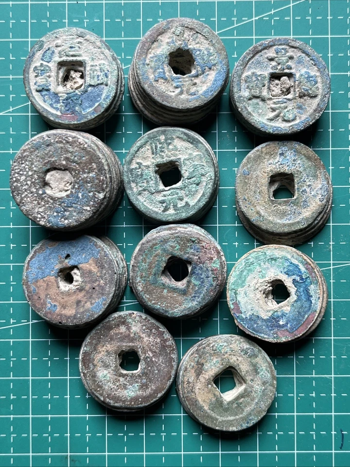 Lot ± 250 Grams Chinese Song Dynasty Bronze Coin Clumps – Java Indonesia Find #3 - Image 4 of 4