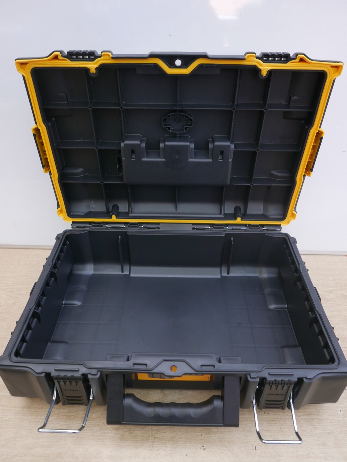 DEWALT DS165 DWST83293-1 (ToughSystem 2.0, Small Tool Box for General use, IP65-dust-proof and Splash-Proof, max. Load Capacity: 50 kg - Image 2