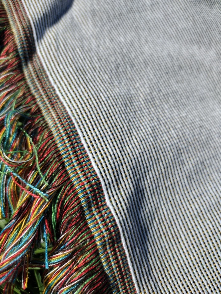 Manta tapiz tejida Yin Yang con flecos coloridos Foto 3 de 3