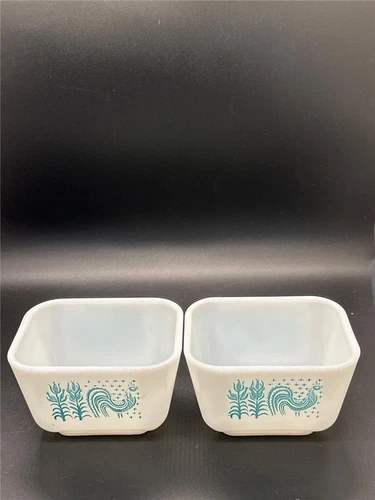 Pyrex 501 AMISH 1 1/2 CUP  Refrigerator Dish Set of 2 No Lids VTG