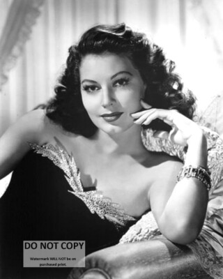 AVA GARDNER LEGENDARY ACTRESS - 8X10 PUBLICITY PHOTO (BB-929)