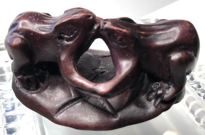 Japanese Netsuke boxwood Carved Figurine, two frogs kissing on lily pad