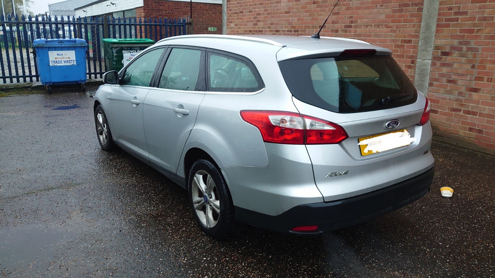 Breaking wheel nut Ford Focus Mk3 Estate Silver 20112015 eBay