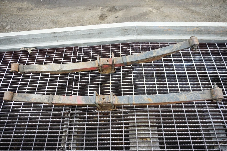 Chevrolet Express 3500 2003-2005 6,0 L gasolina trasero izquierdo y derecho juego de muelles de hoja OEM Foto 4 de 4