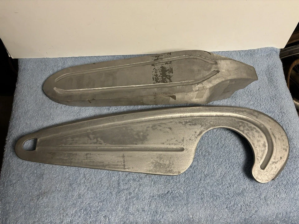 Protector de cadena de lujo Shelby Airflo de preguerra - Hiawatha Arrow / Fundiciones de estante portador Foto 2 de 4