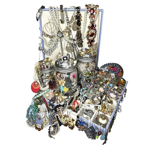 1+Lb Full (1) Ball Mason Jar Mystery Lot All Wearable Jewelry GUC Necklaces Etc. - Picture 13 of 24