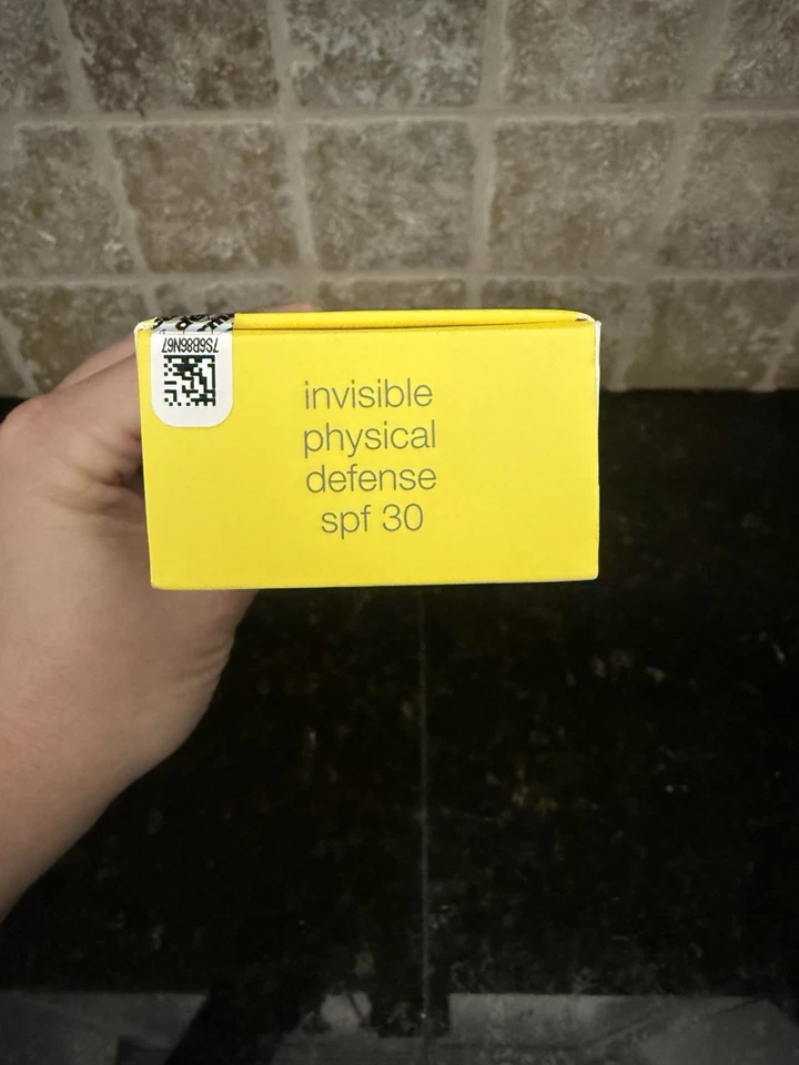 Dermalogica Invisible Physical Defense FPS 30 1,7 oz. Protección solar caducidad 04/2027 Foto 2 de 4