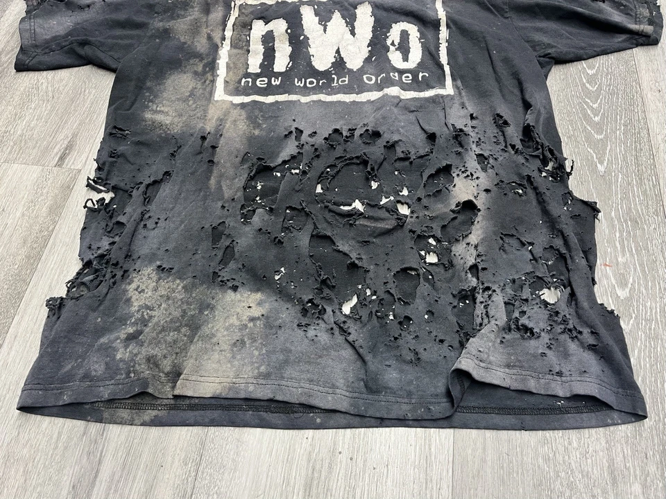 Camiseta Preta Vintage Anos 90 Nova Ordem Mundial Thrashed Tamanho XL - Imagem 2 de 4