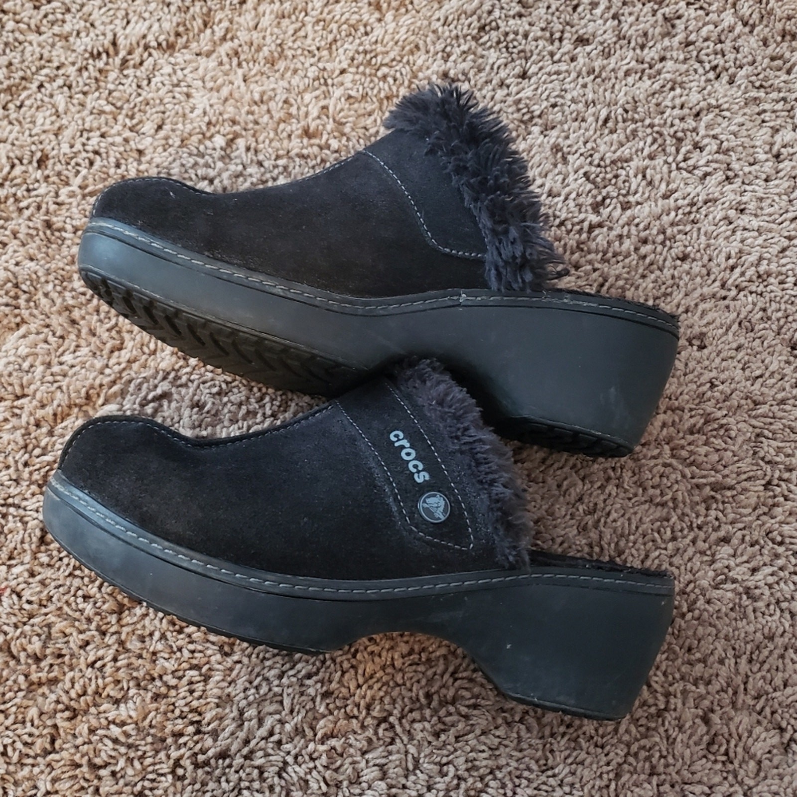 Crocs cobbler shimmer black leather slip on faux fur lined heeled mules suede 9 image 7