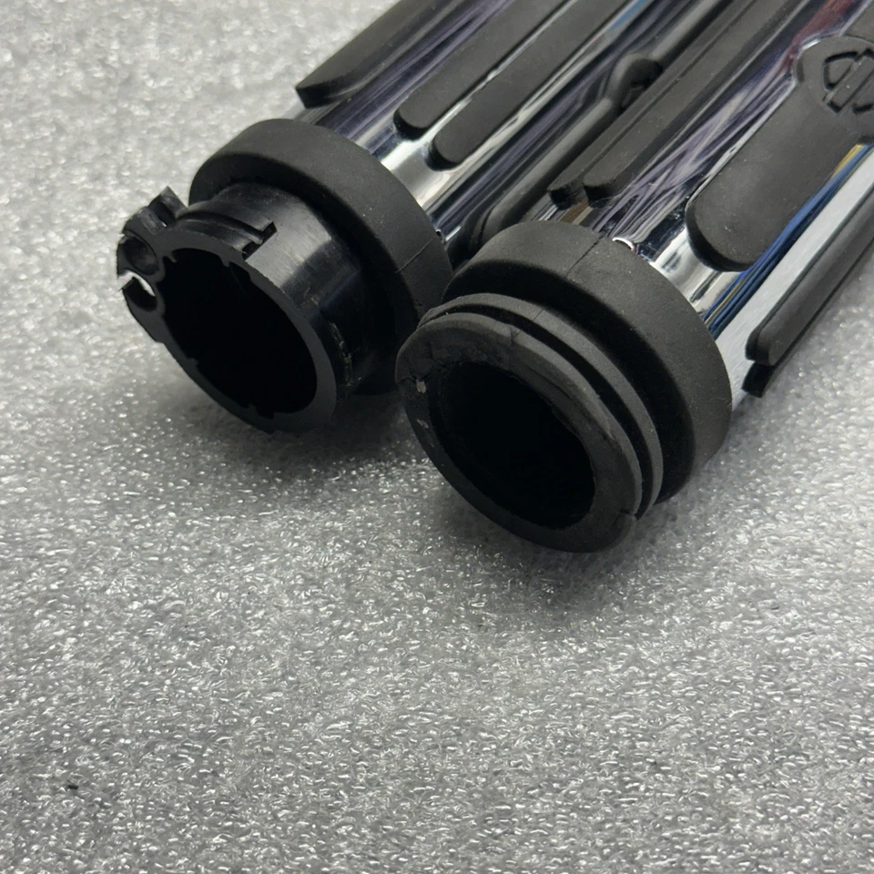 Harley OEM Chrome and Rubber Hand Grips 56263-96A Bar And Shield Throttle Cable - Image 4 of 4