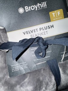 Broyhill Velvet Plush Blanket Twin/Full gray