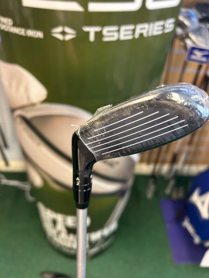 Titleist TSR1 5 hybrid regular shaft 23 degrees - Image 4 of 4