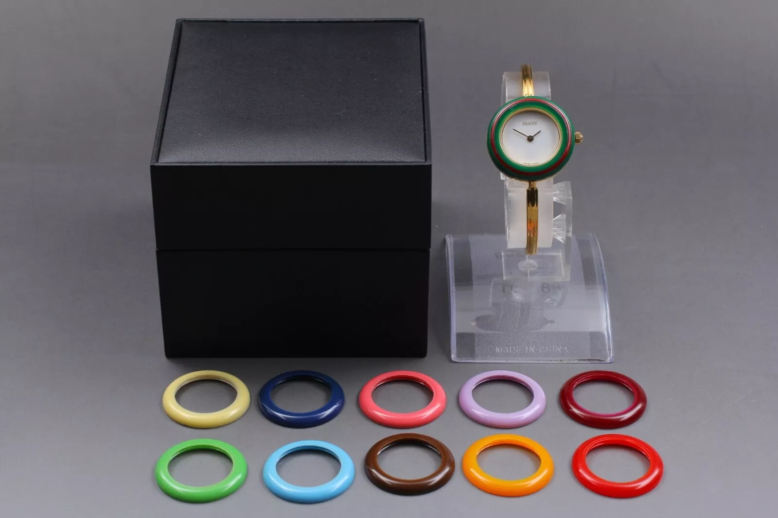 Montre femme Gucci lunette à changement 11/12,2 11 couleurs neuve pile du JAPON