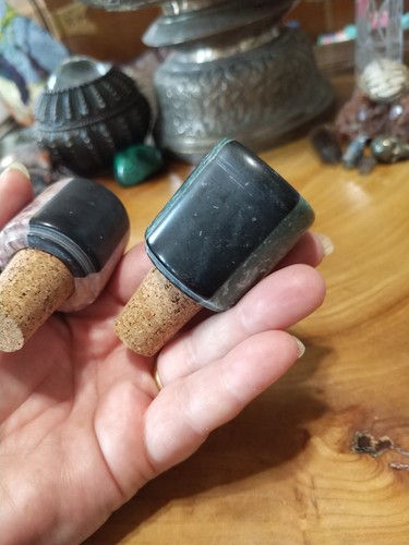 Vintage 1990s wine bottle stoppers. Red, green, & black marble stone with cork - Picture 3 of 6