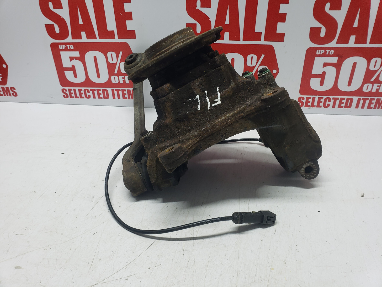 BMW F25 X3 F26 X4 FRONT LEFT WHEEL KNUCKLE 6787679 31216787679  