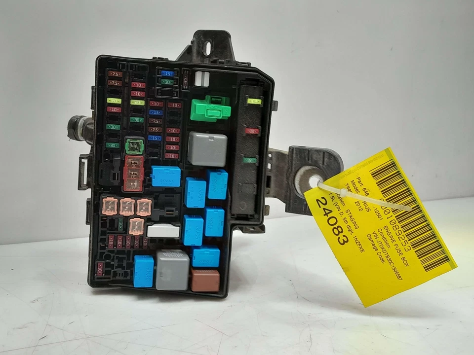 Toyota Prius C 2012 1,5 L motor caja de fusibles relé bloque de conexiones OEM 8263152050 Foto 4 de 4