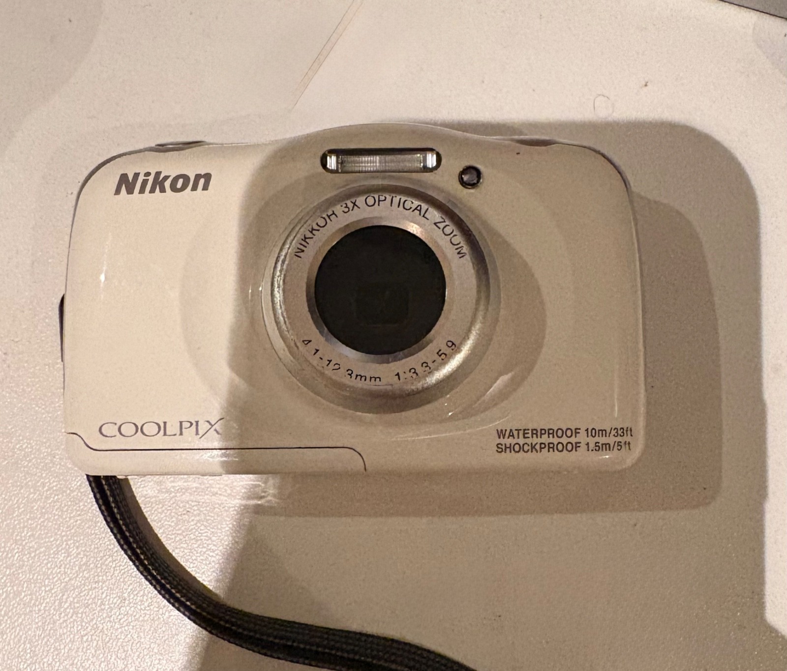 Nikon Coolpix S33 Compact Waterproof Camera white - used good condition