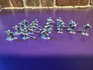 RARE VINTAGE GIANT TOY Lot Of 18 SPACE MEN 1/72 FIGURES 1960s PLASTIC ASTRONAUTS