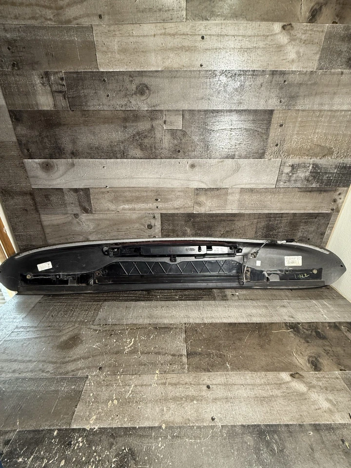 Alerón trasero Chevrolet Trailblazer 2002-2009 tercera luz de freno plateada Foto 2 de 4