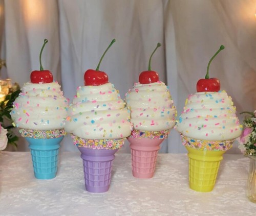 Set 4 coni pastello fatti a mano finto gelato spolverato 5" decorazione compleanno - Foto 2 di 3