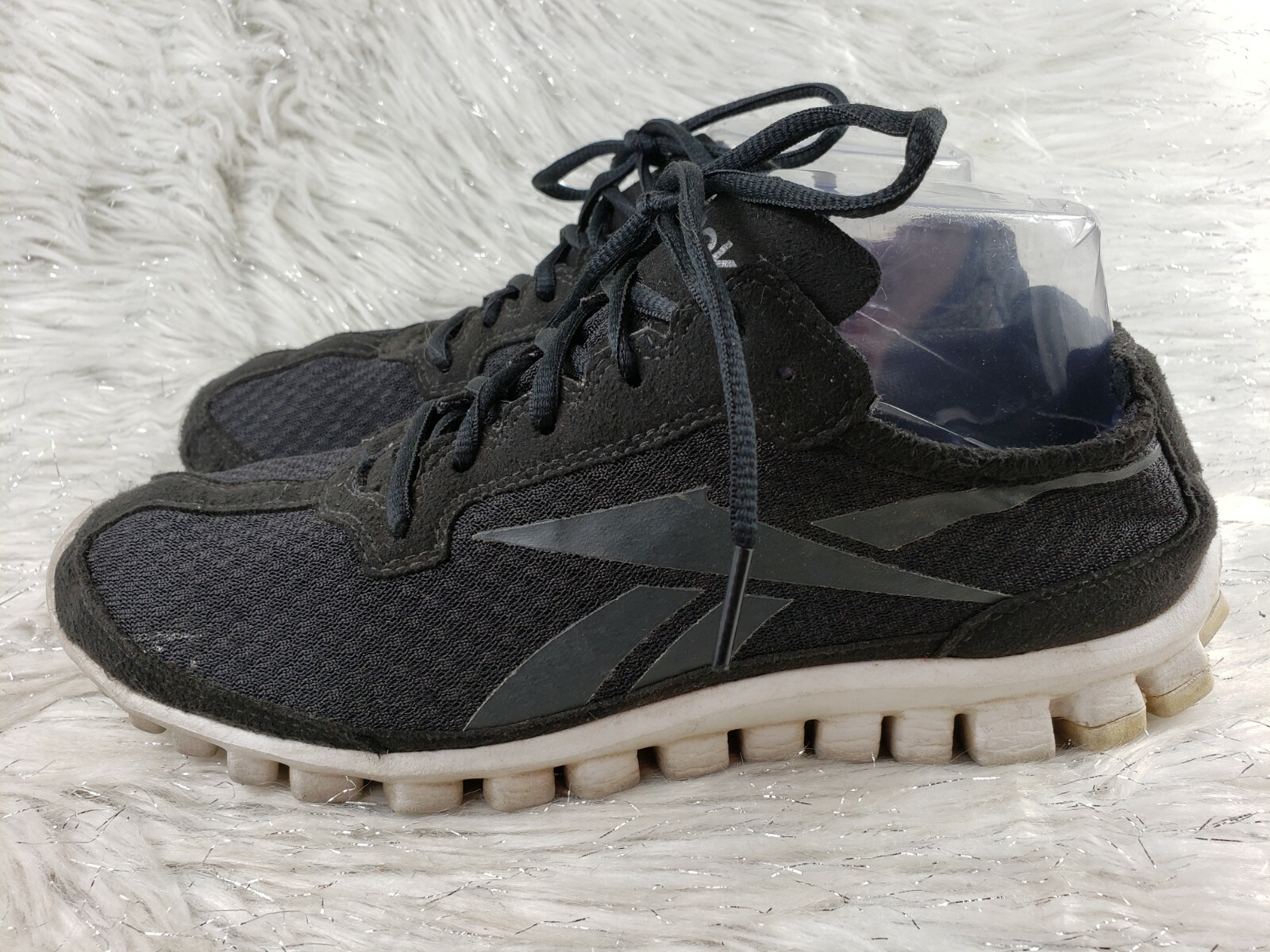 REEBOK J84869 Black Sneakers Size 9 / 40