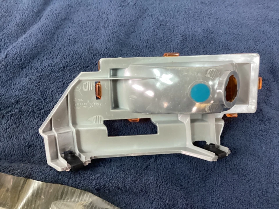 NOS GM GUIDE 1992-1995 Oldsmobile 88 Right Parking Light Lamp Turn Signal Lens - Image 3 of 4