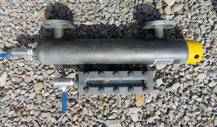 RARE Industrial High-Temperature Magnetic Level Gauge, Gray Steel Construction - Image 3 of 4