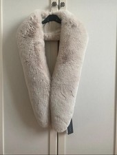 Stola In Pelliccia Ecologica Fiorella Rubino Colore Avorio Con Gancetto