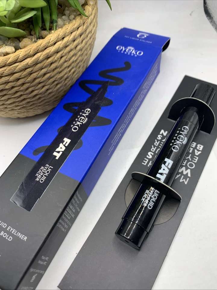 Delineador de ojos líquido Eyeko London Eye Do negro tamaño completo (grande y audaz) Foto 3 de 3