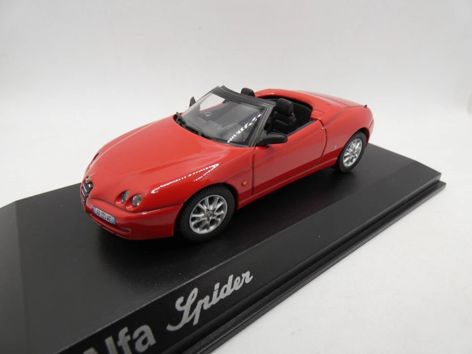 Alfa Romeo Spider GTV 2003 rouge 1/43 Norev en boite - Photo 2/3