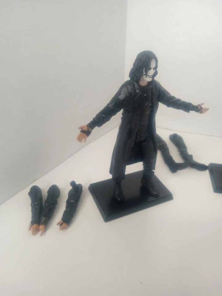 THE CROW DELUXE FIGURE SET CROWVISION 5 POINTS MEZCOS MONSTERS - Image 4 of 4