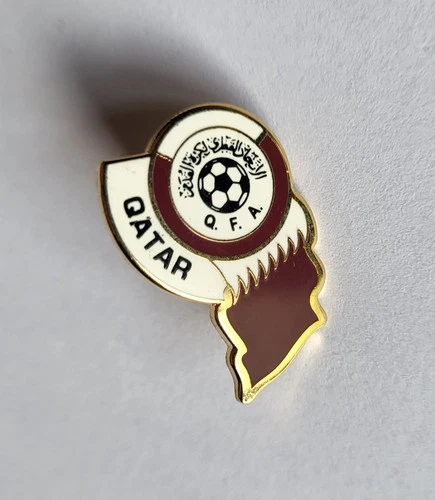 enamel Qatar FA Football Federation Association pin badge