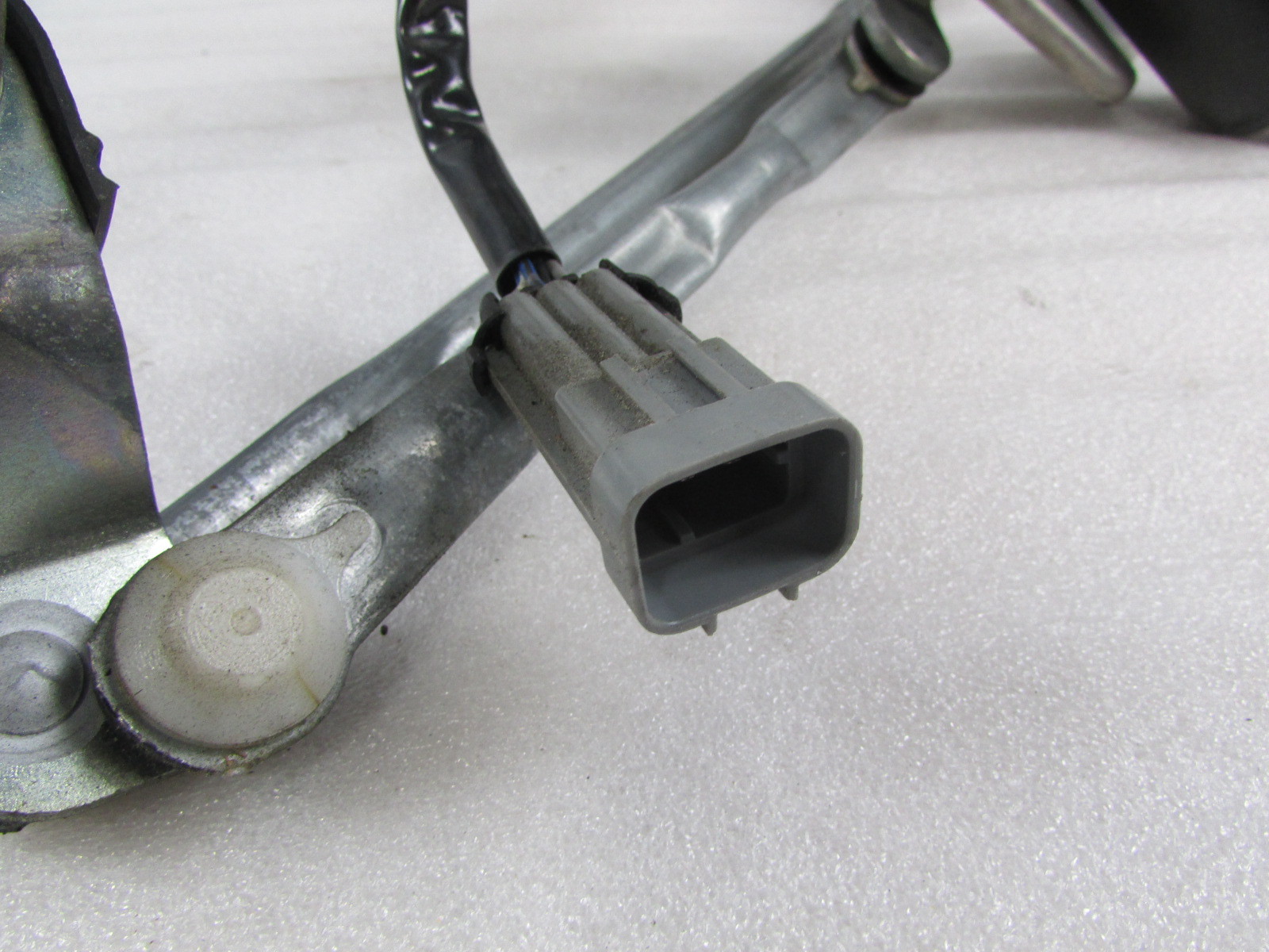 Ferrari California, Wiper Motor w/ Wiper Transmission, Used, P/N 69770800