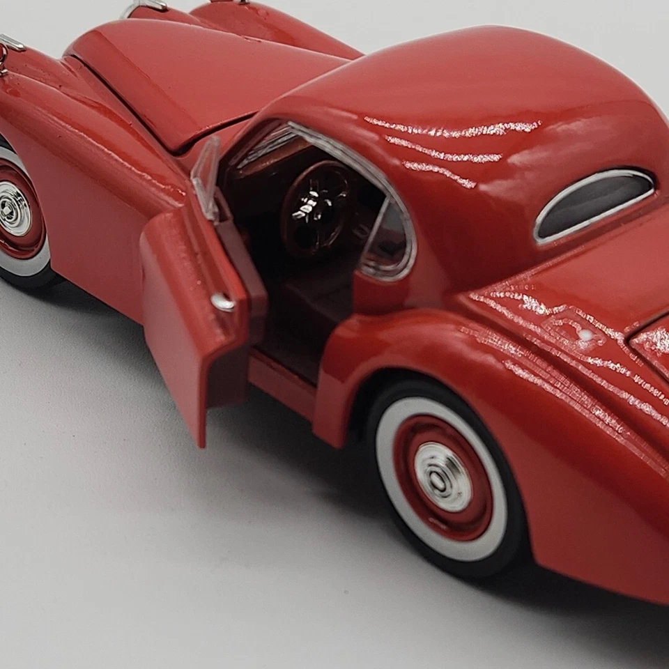 Modelo fundido a presión escala 1:32 Signature Models - Jaguar XK 120 1949 (rojo-naranja) Foto 4 de 4