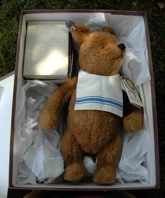 R John Wright   Winnie The Pooh With  Honeypot - MIB!