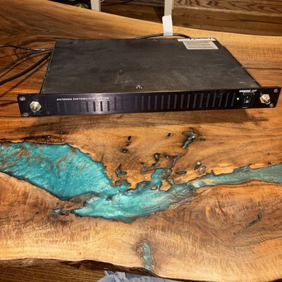 Shure UA845-UB UHF Antenna Distribution System - 692-716 MHz