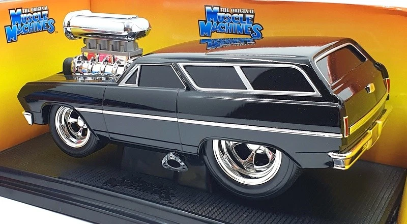 Muscle Machines 1/18 Scale Model 71165 - 1965 Chevrolet Chevelle Wagon - Black - Image 2 of 4