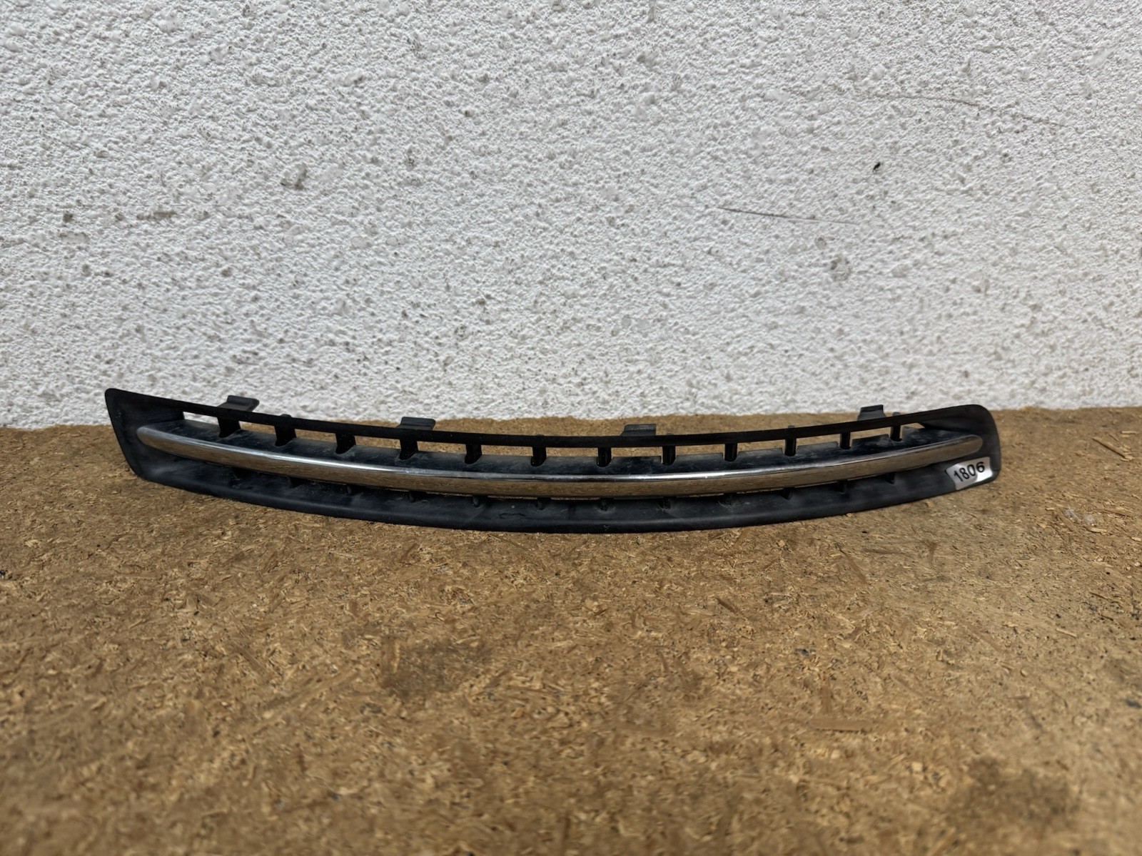 2007-2014 VOLVO XC90 FRONT RIGHT PASSENGER SIDE BUMPER GRILLE COVER OEM MY