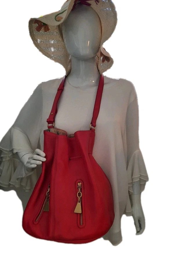 Cubo See By Chloe Cuero Color Rosa Borla Dorado Herrajes Tamaño Mediano. Foto 2 de 4