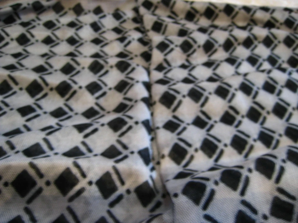 VERA BRADLEY (NIP/RETIRADO) Bufanda Suave con Flecos "Pingüinos Jugantes Gris" (Original $39) Foto 4 de 4