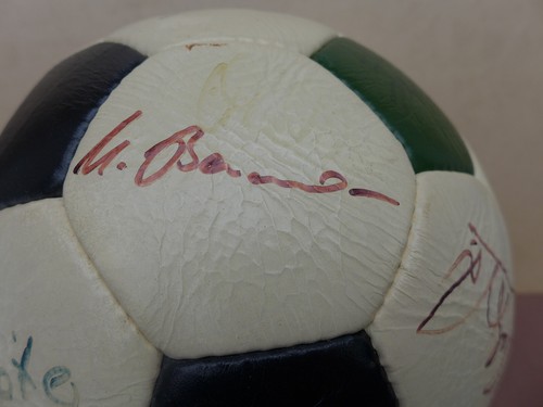 Borussia MönchenGladbach - Fussball - handsignierte Spielerautogramme 1981/82/83 - Bild 4 von 12