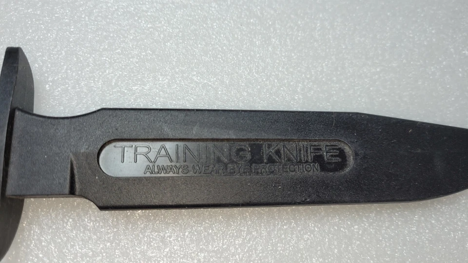 Cuchillo de entrenamiento Cold Steel, negro, diseño de cuchillo de caza de goma. Foto 4 de 4