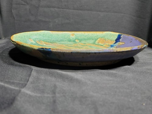 Rarität 11-1/4" W Studio Art signierter Steinzeug grün blau hellbraun lila Keramikteller - Bild 2 von 9