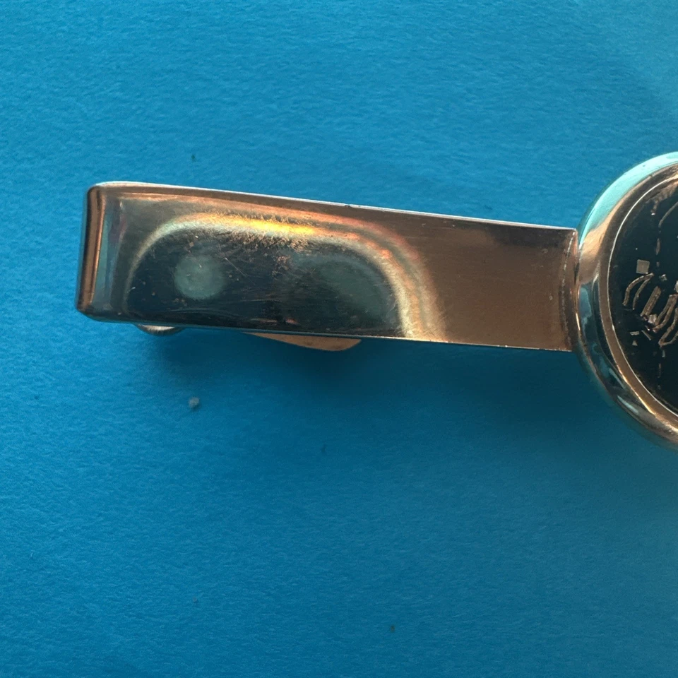 Clipe de gravata preto dos anos 50, SWANK preto e dourado Starburst glitter clipe de gravata vintage, década de 1950 - Imagem 4 de 4