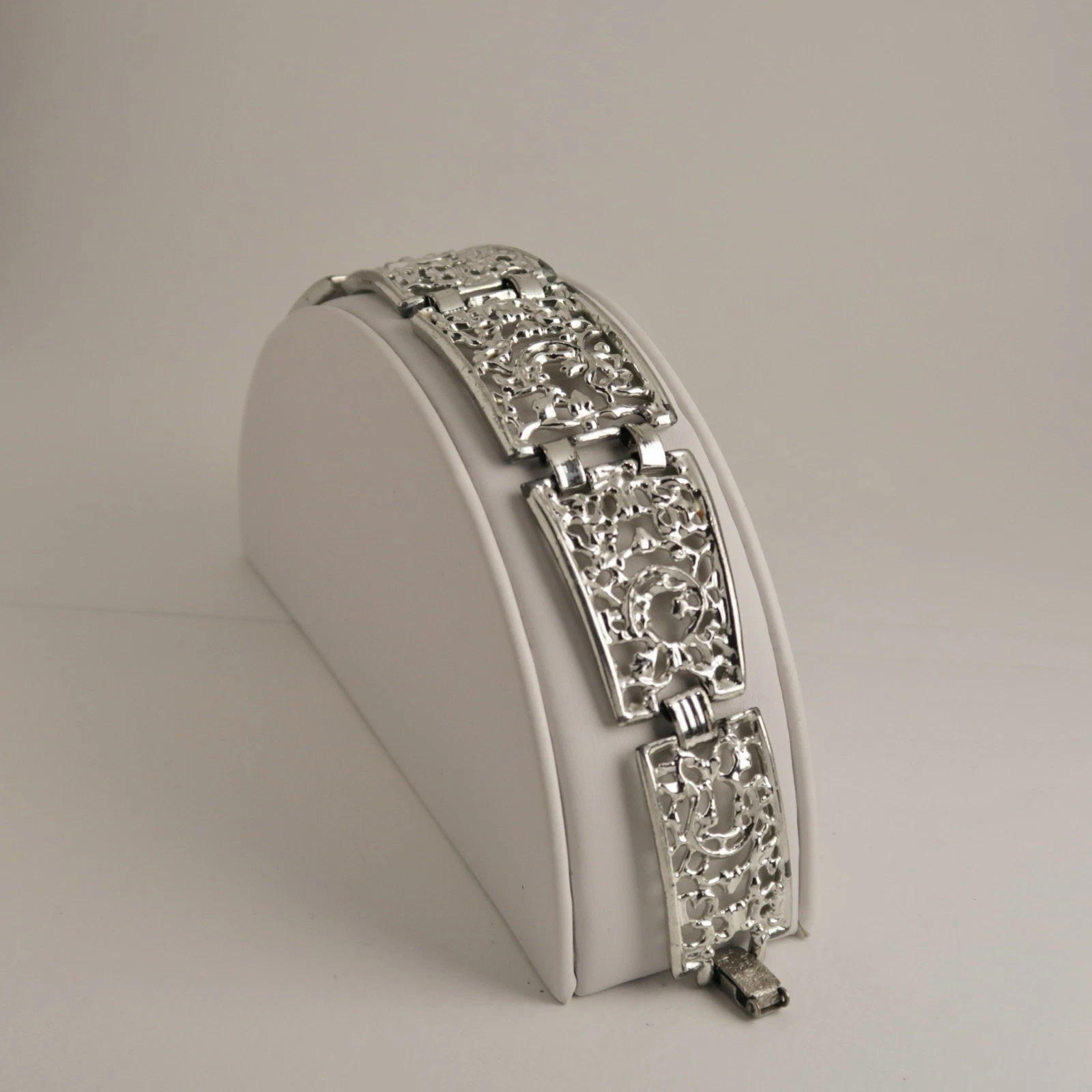 SARAH COVENTRY Frozen Lace 1950’s Silver Tone Vintage Bracelet Jewelry Br162