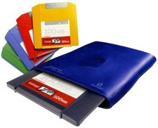 Iomega 100MB Zip Drive Starter Kit for PC Mac- External USB Connection Includes