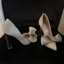 Betsey Johnson Women  s Silver Glitter Bow Pointed Toe Slip-On Pumps US 5
