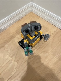 LEGO Wall-E (NOT REAL LEGO) Missing 2 Pieces Good Condition. No Box